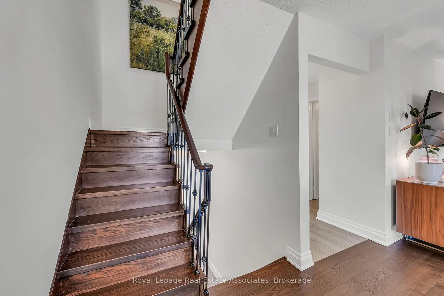 8 Prestwick Avenue photo 4