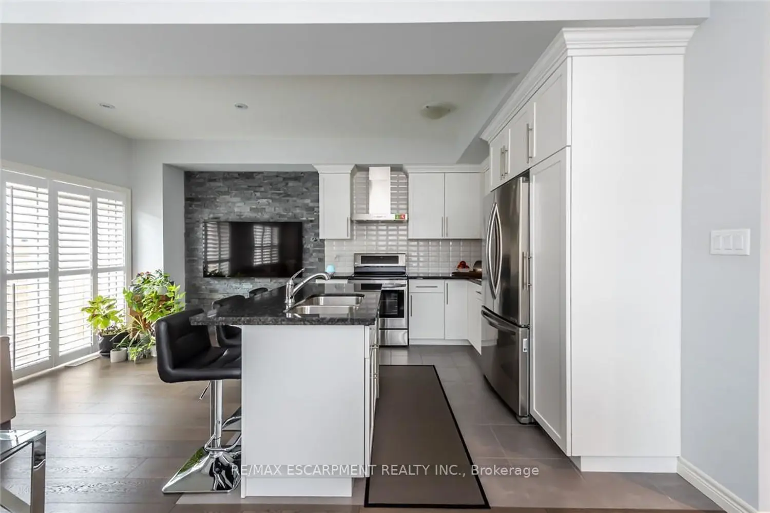 98 Shoreview Place 42 photo 3