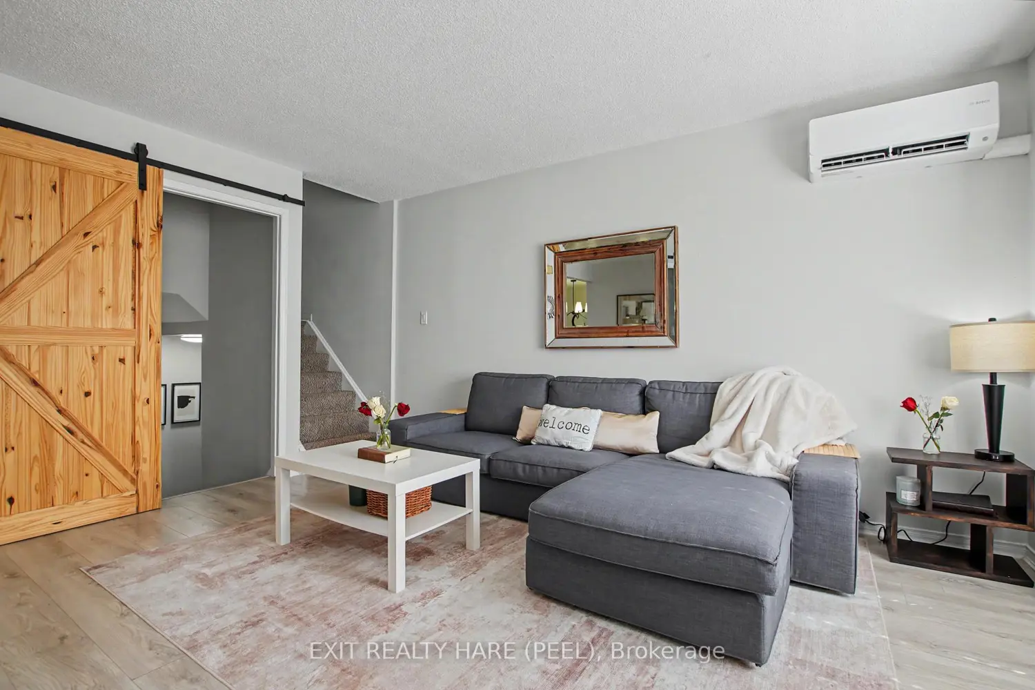 90 Lawrence Avenue 93 photo 5