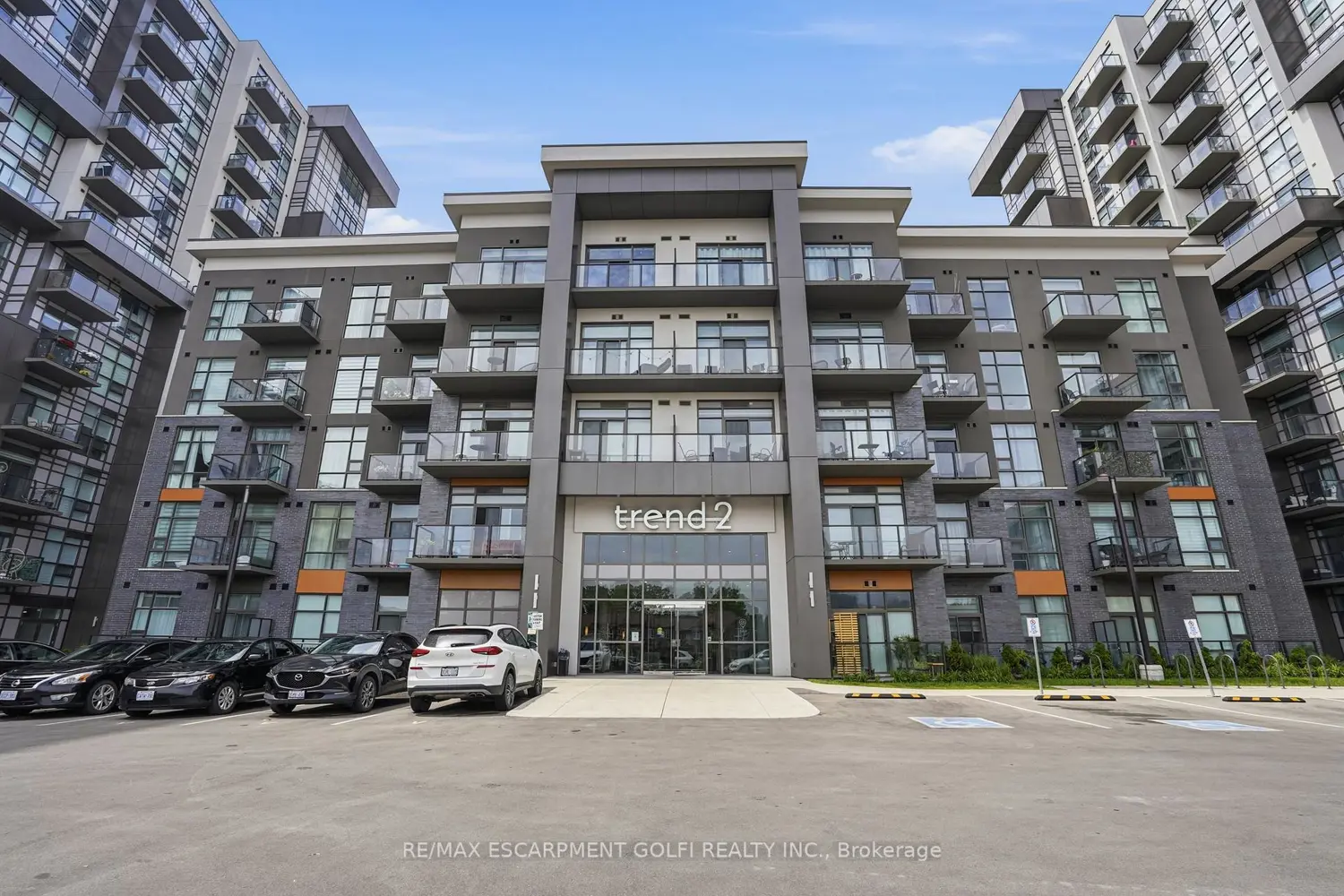 460 Dundas Street 1008