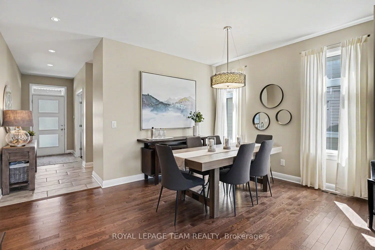 330 Devonian Way photo 4