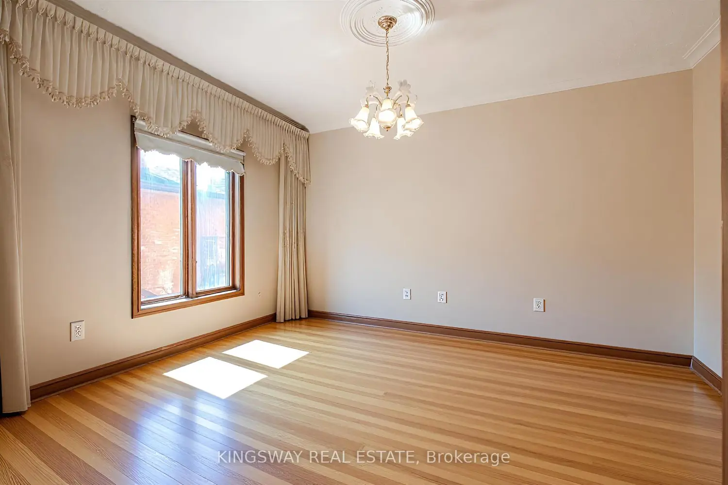 27 Mulholland Avenue photo 2