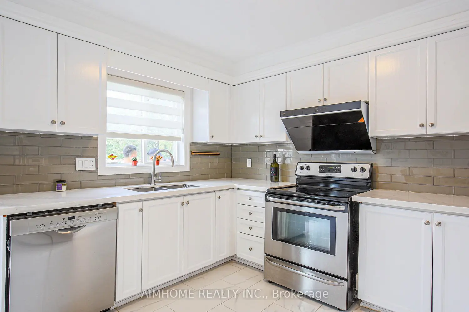 6401 Saratoga Way photo 4