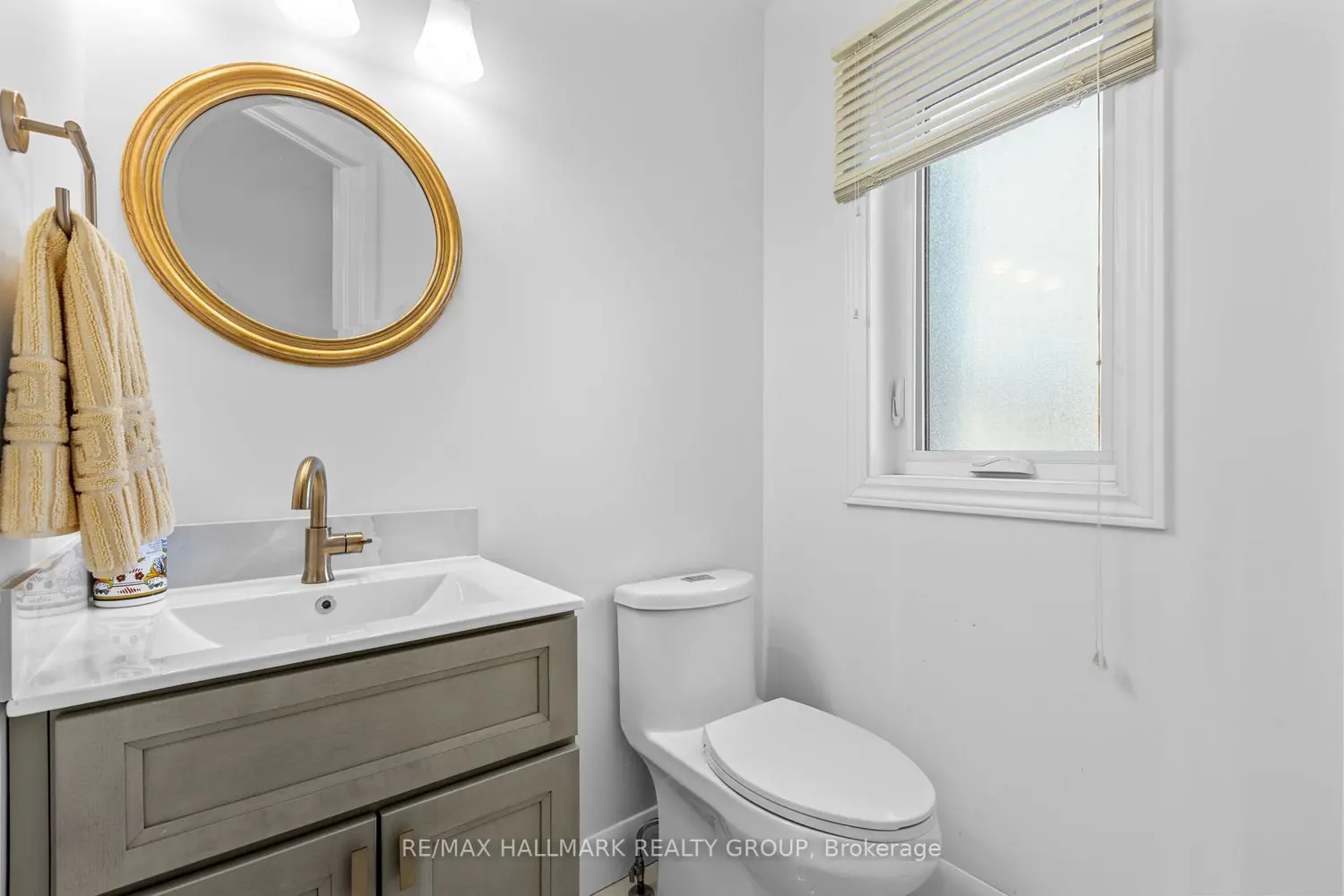 988 Lucille Way photo 4