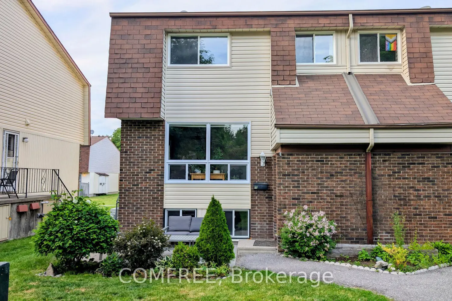8B Forester Crescent