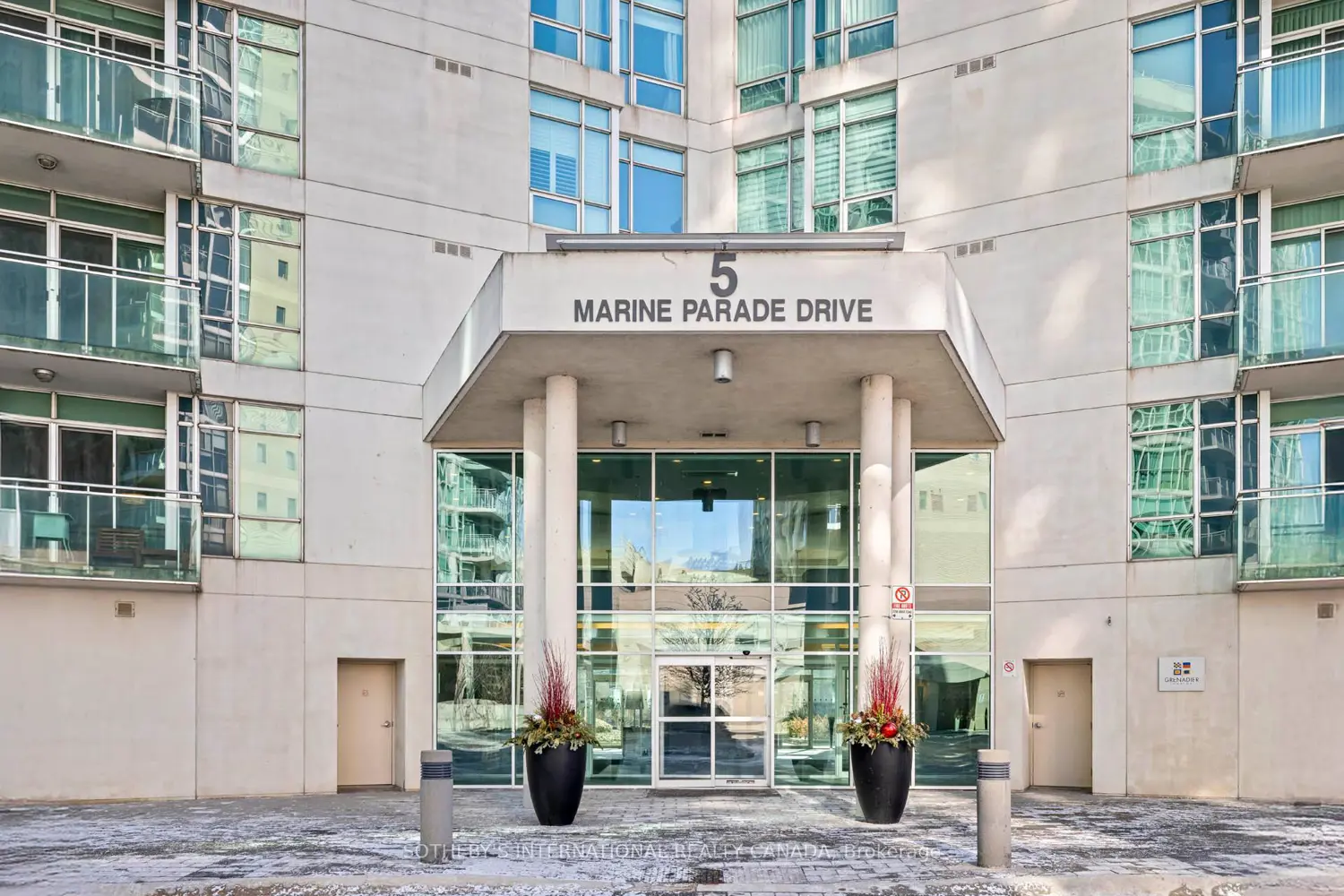 5 Marine Parade Drive 1013 photo 4
