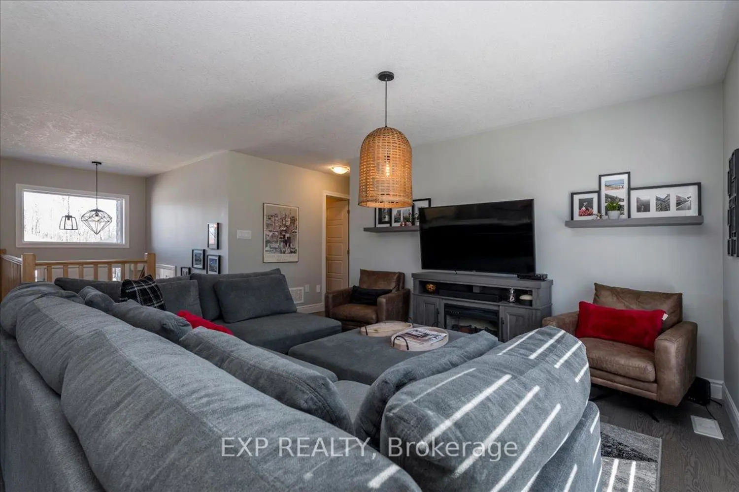 51 Hunter Avenue photo 3