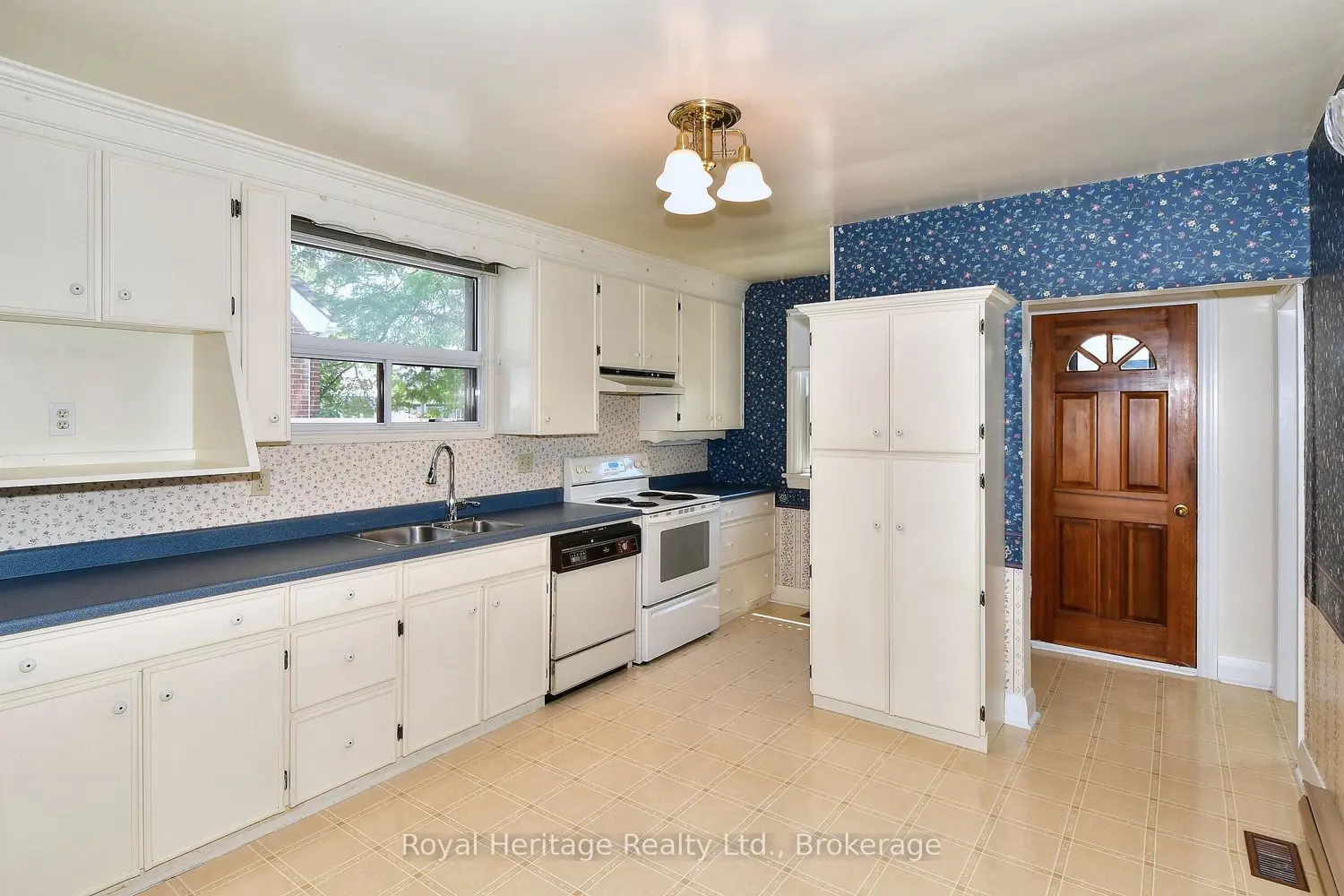 476 King George Street photo 3