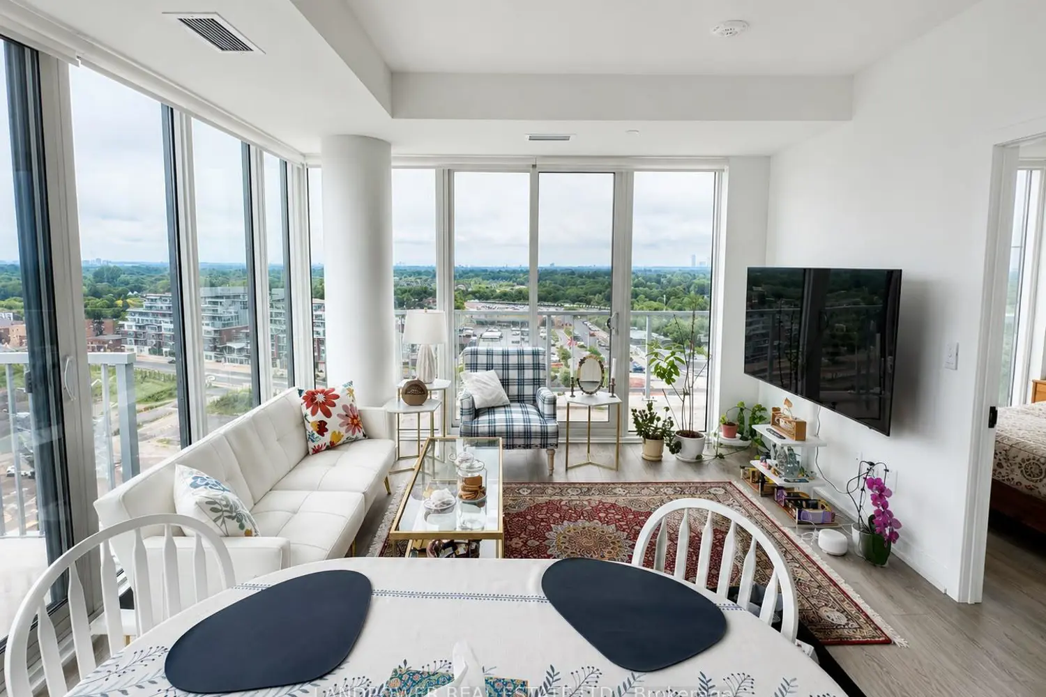 220 Missinnihe Way 1409 photo 4