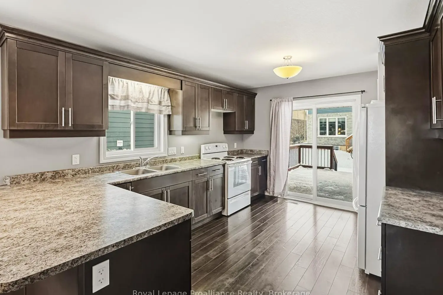 8 Tessa Boulevard photo 5