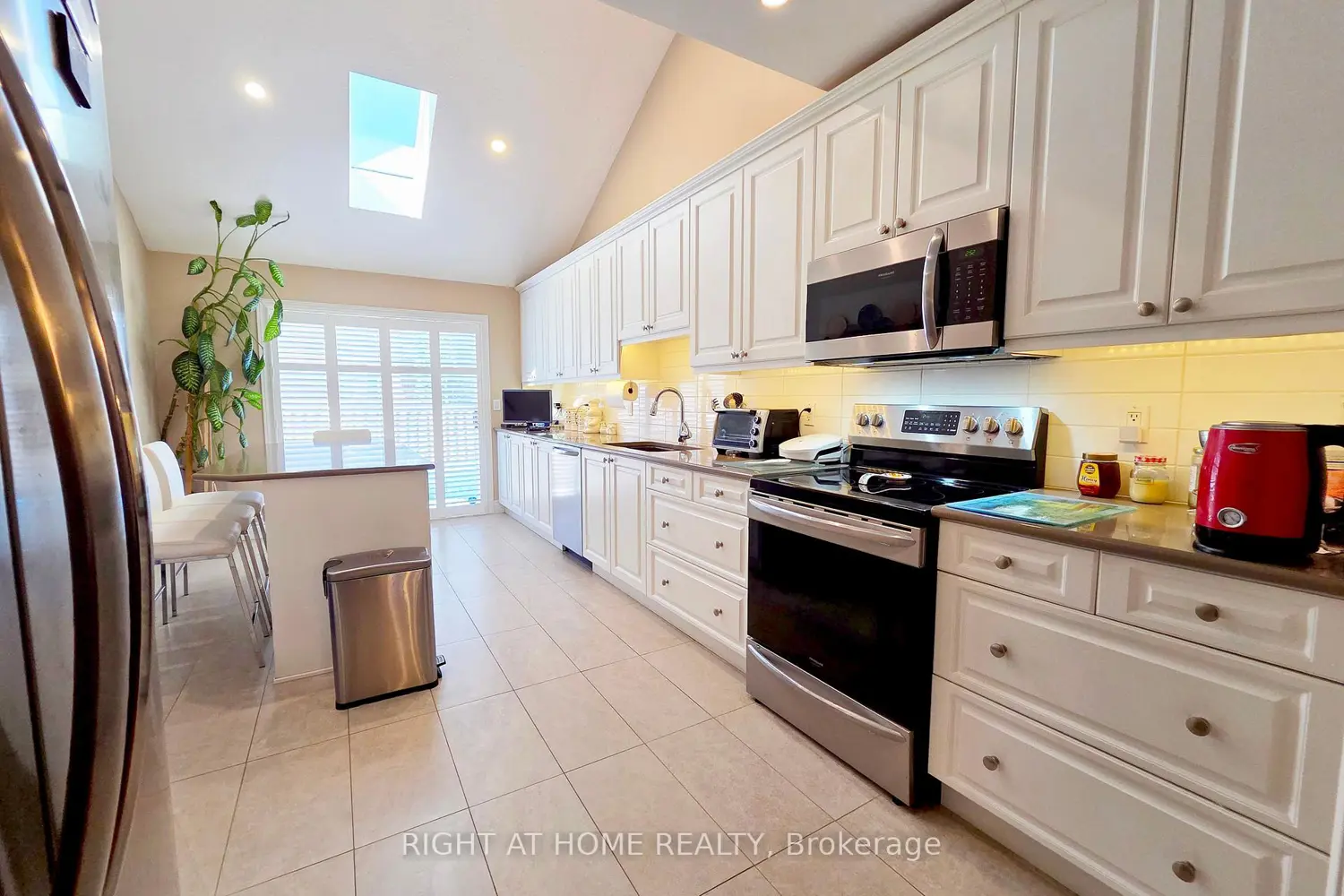 174 Riverwalk Place photo 2