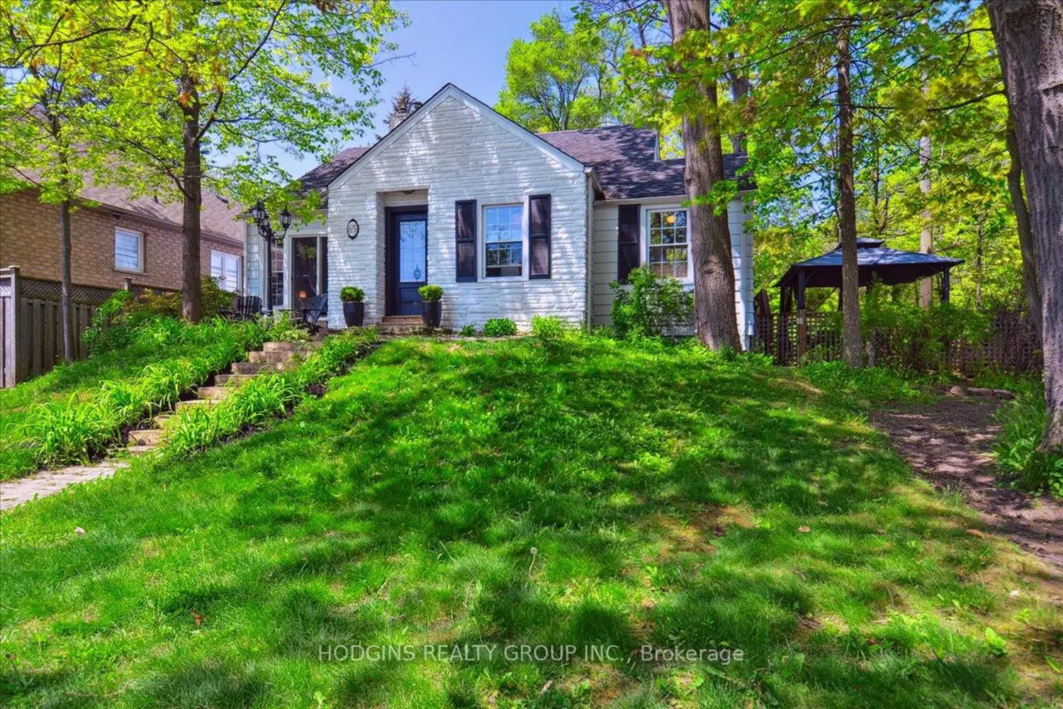 65 Mineola Road photo 2