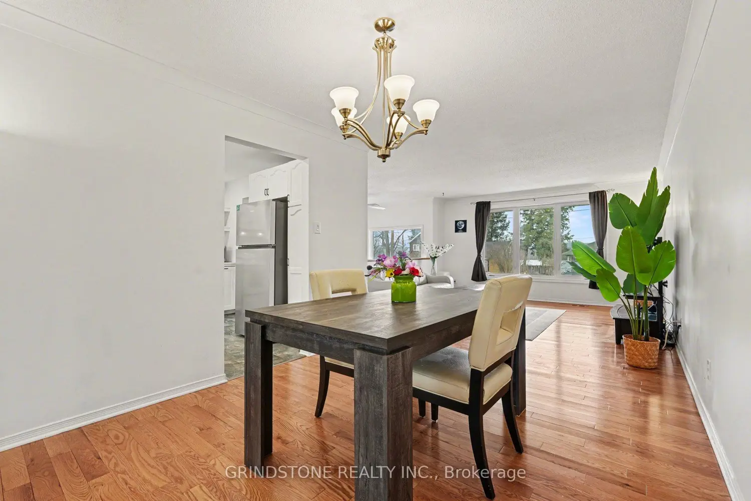 319 Riverwood Drive photo 2