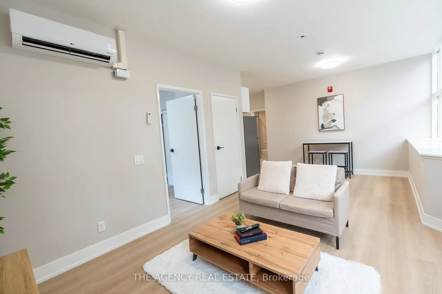 376 Richmond Street photo 4