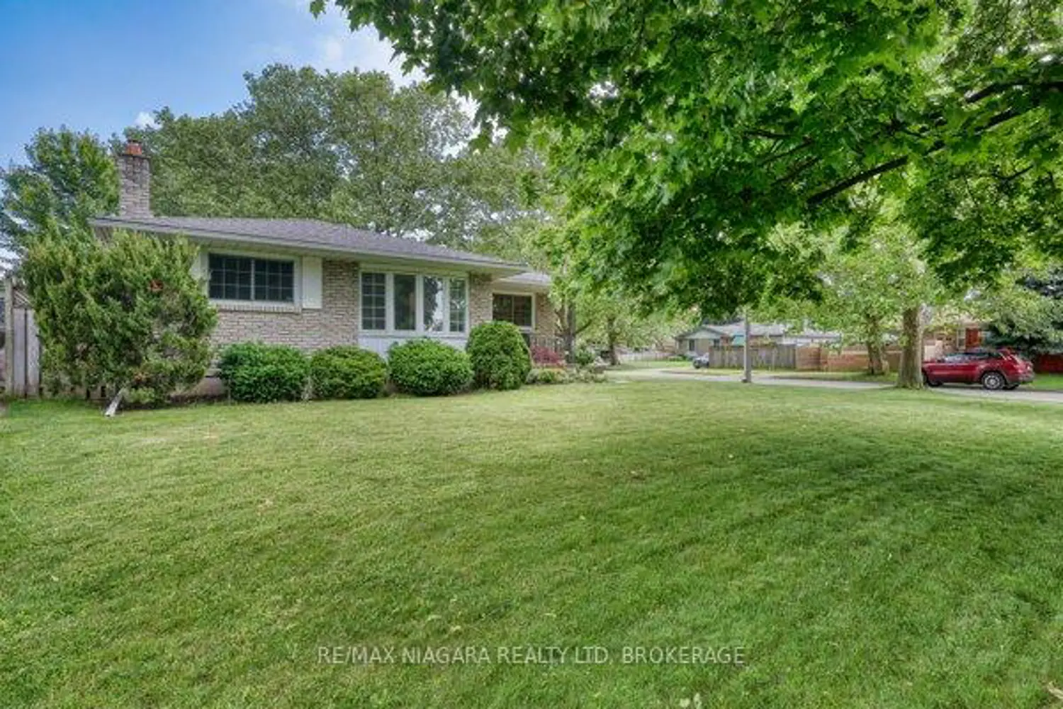 80 Pearce Avenue photo 2