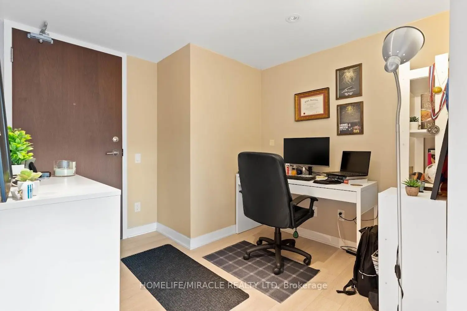 80 Queens Wharf Road 1612 photo 3