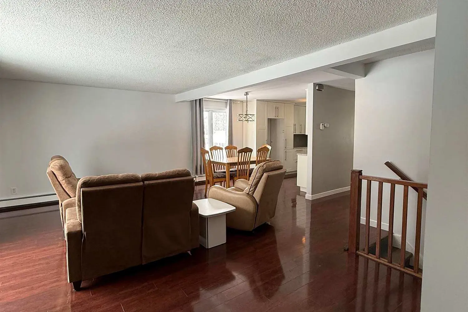 113 Cedar Crescent photo 5