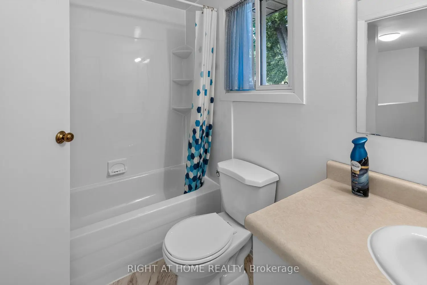490 Third Street 58 photo 4