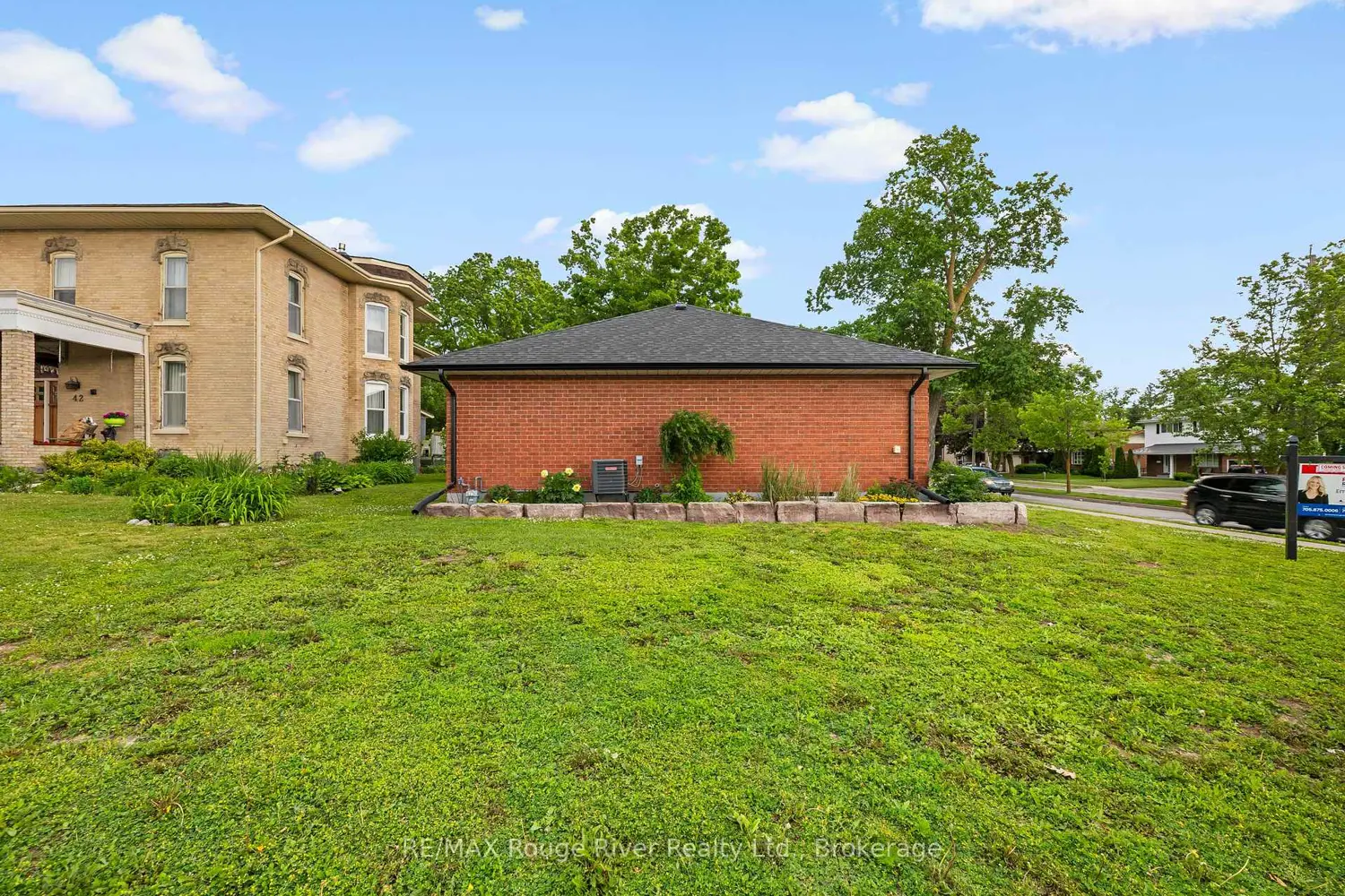 59 1/2 Victoria Avenue photo 4