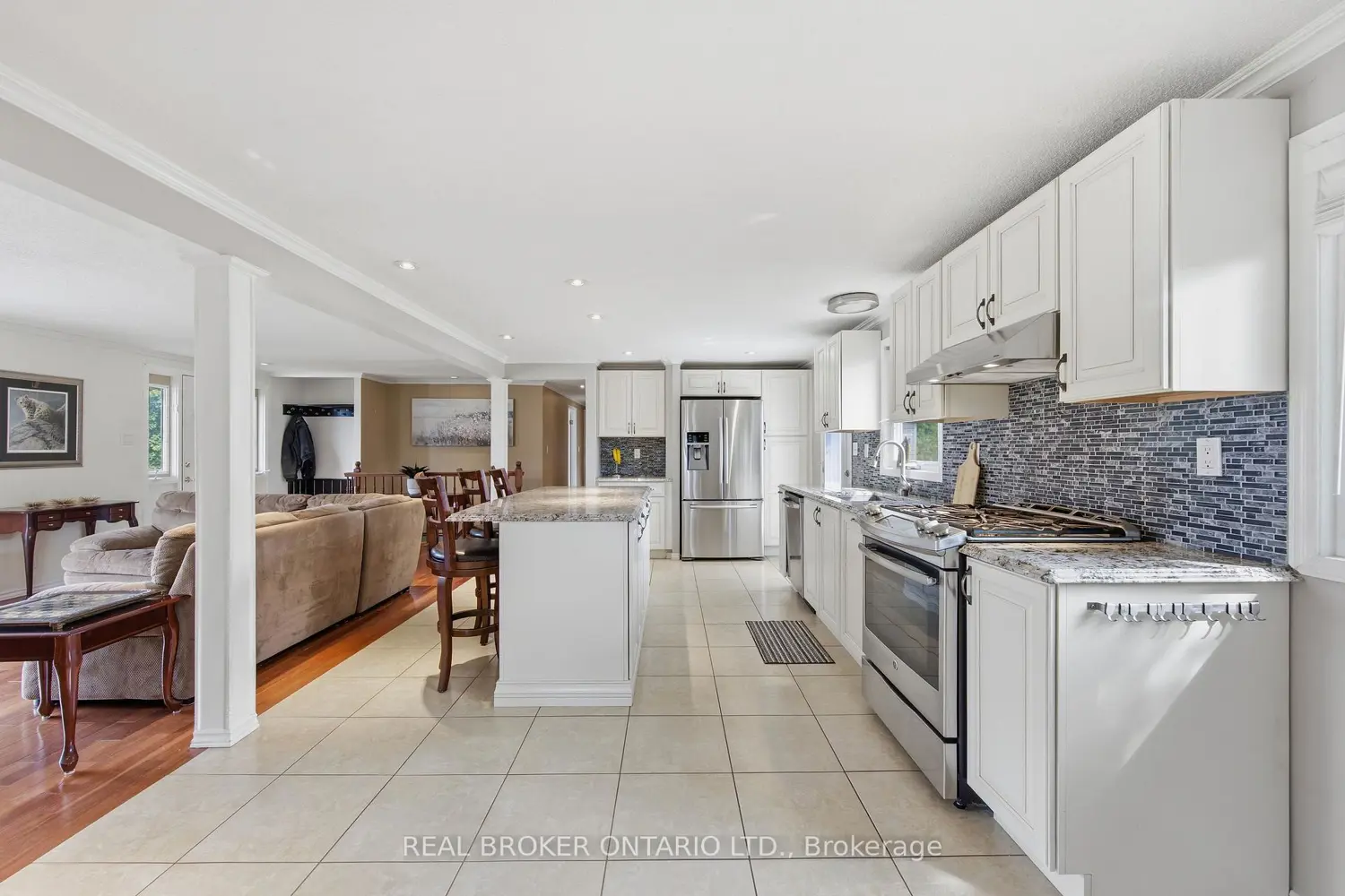 606 Lydia Street photo 4