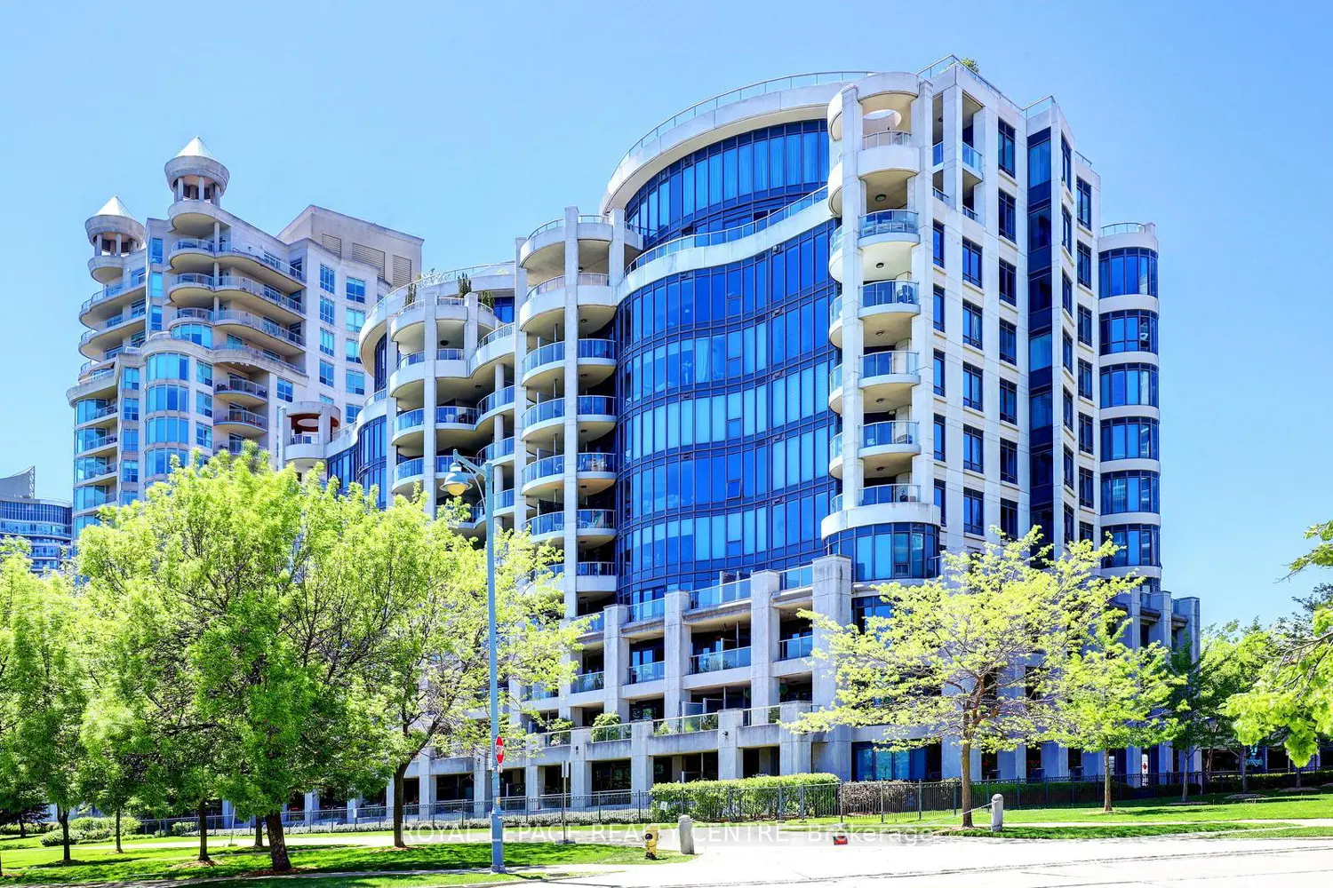 2095 Lake Shore Boulevard 318 photo 2