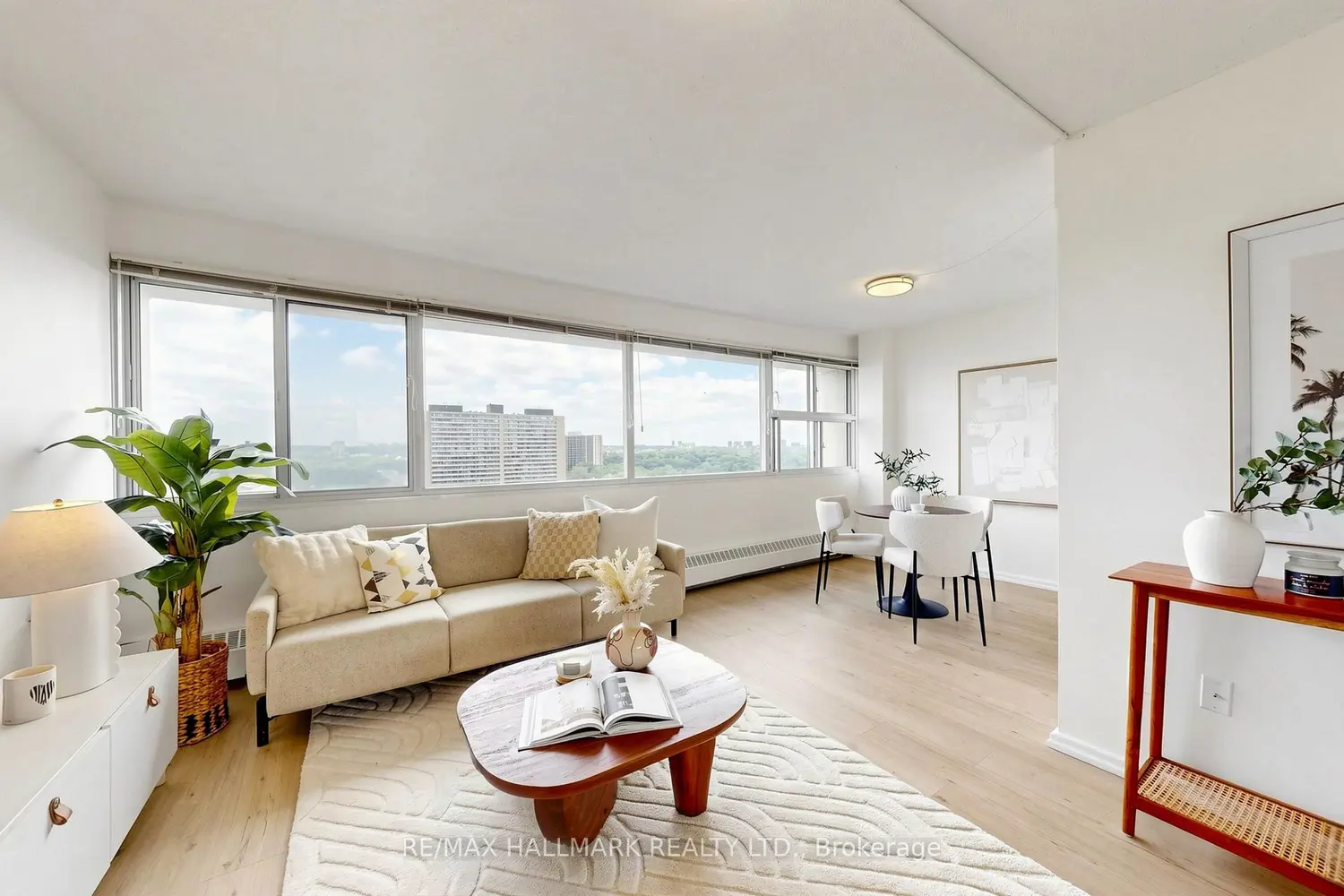 725 Don Mills Road 1401 photo 3