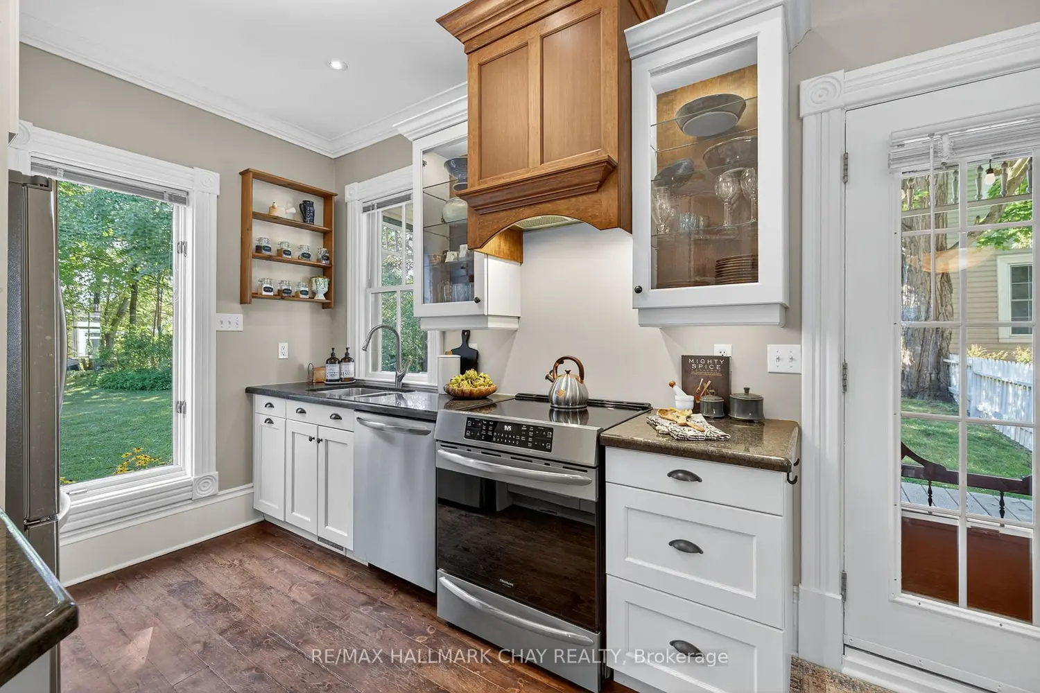 221 Prospect Street photo 3