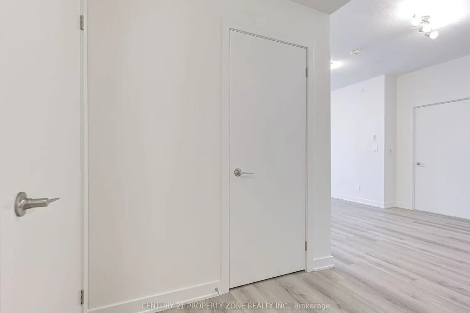 1440 Clarriage Court 507 photo 3