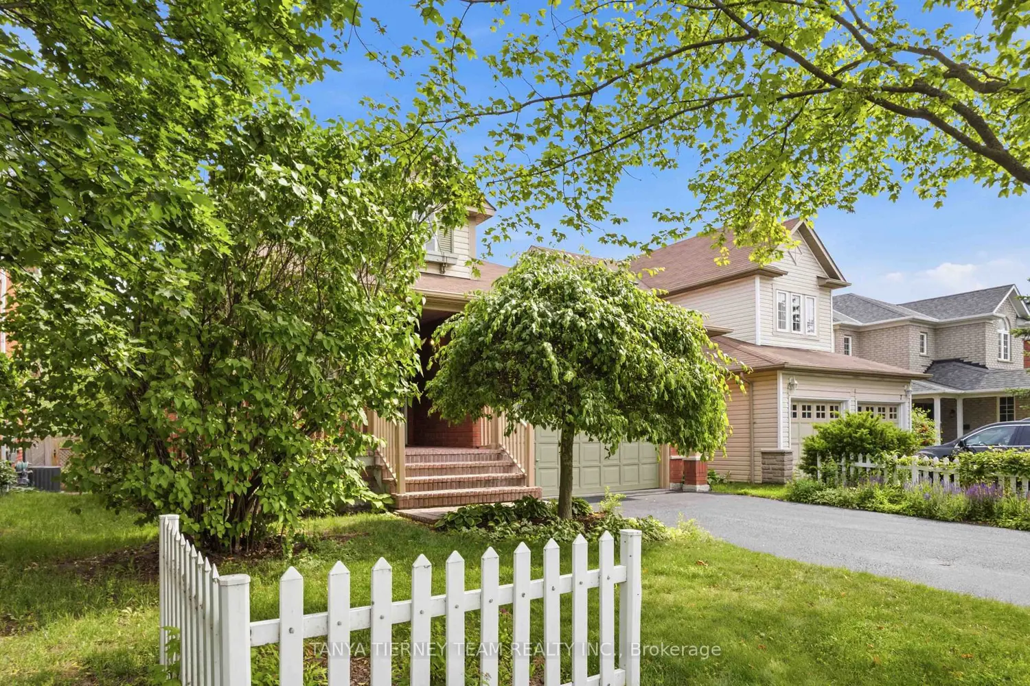 5 Cody Avenue photo 3
