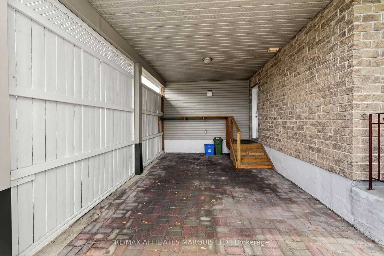 107 Tollgate Road photo 4