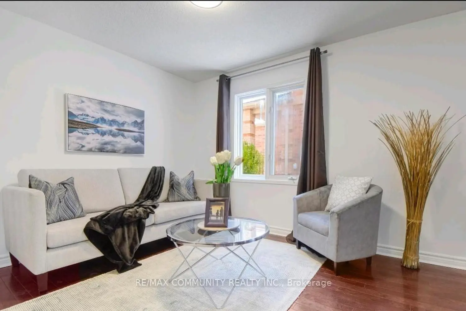 96 Mosley Crescent photo 4