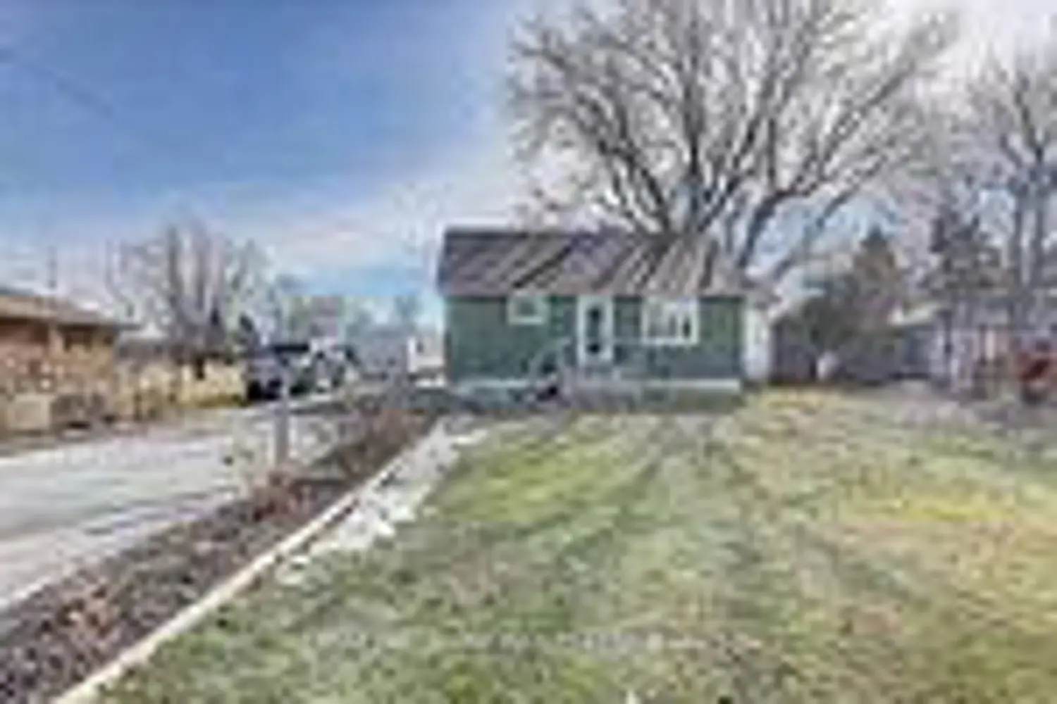 1527 Killarney Beach Road photo 3
