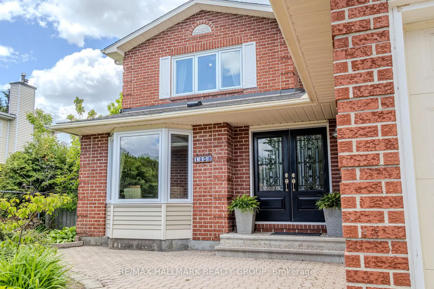 1808 Robinwood Place photo 3