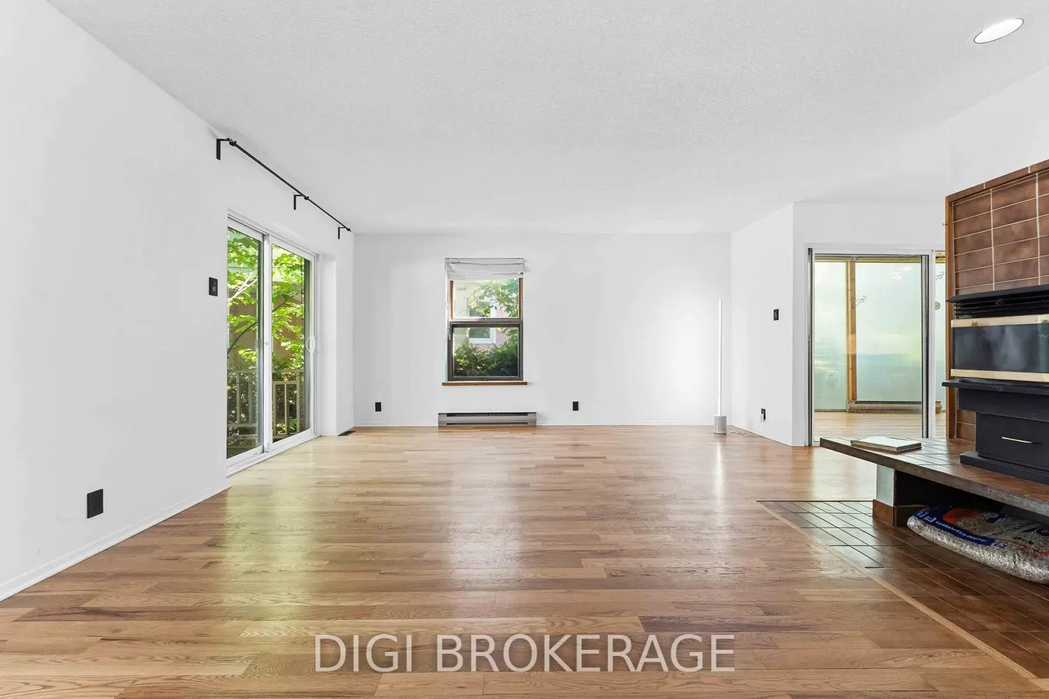 332 Iona Street photo 4