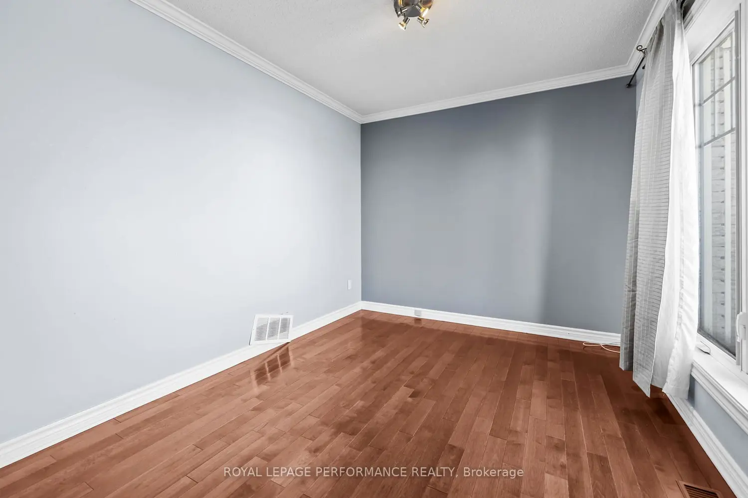 54 Lapointe Boulevard photo 3