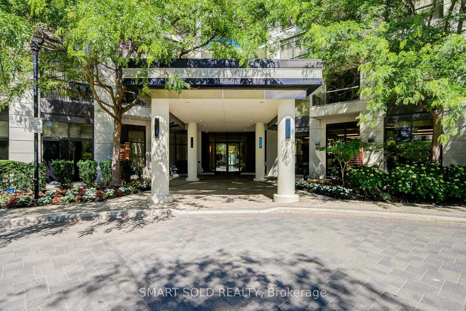 18 Harding Boulevard 410 photo 2