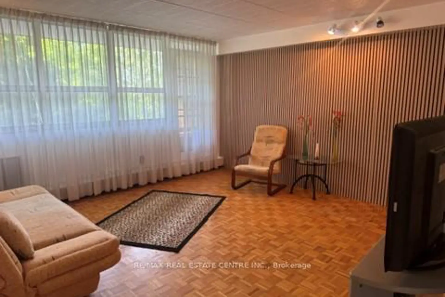 3625 Lake Shore Boulevard 407 photo 3