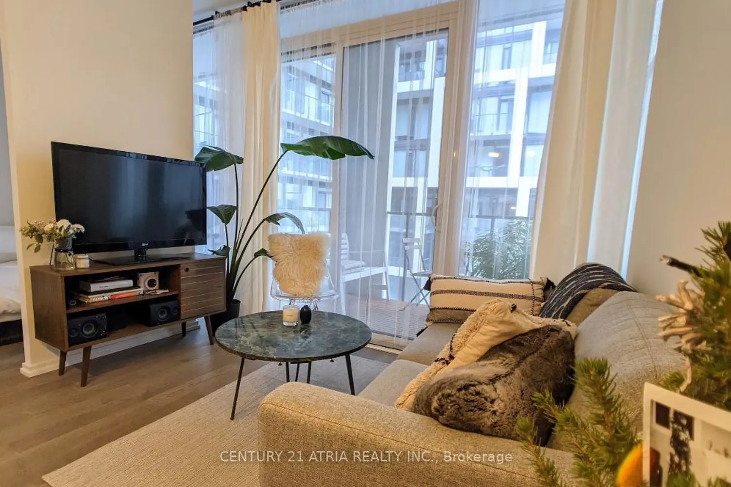 8 Hillsdale Avenue 1135
