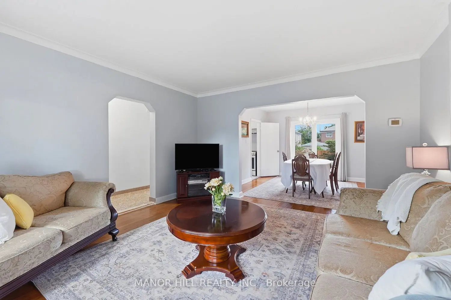33 Robindale Avenue photo 4