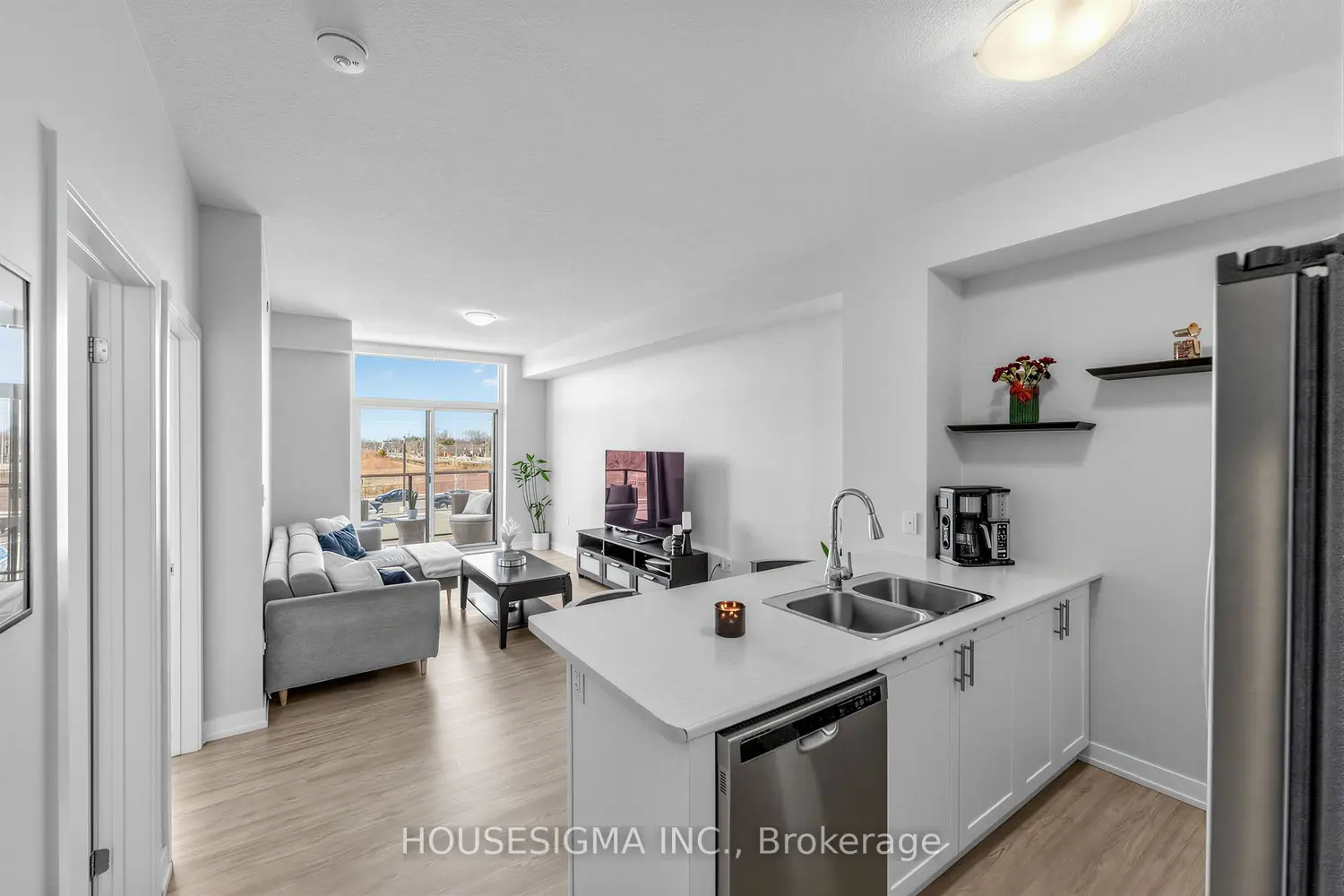 450 Dundas Street 230 photo 3