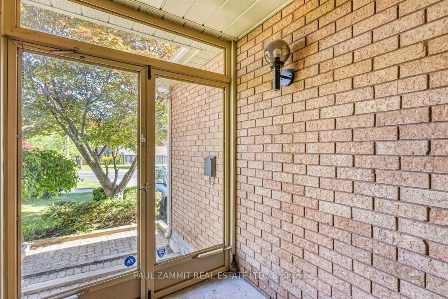 236 Green Lane photo 2