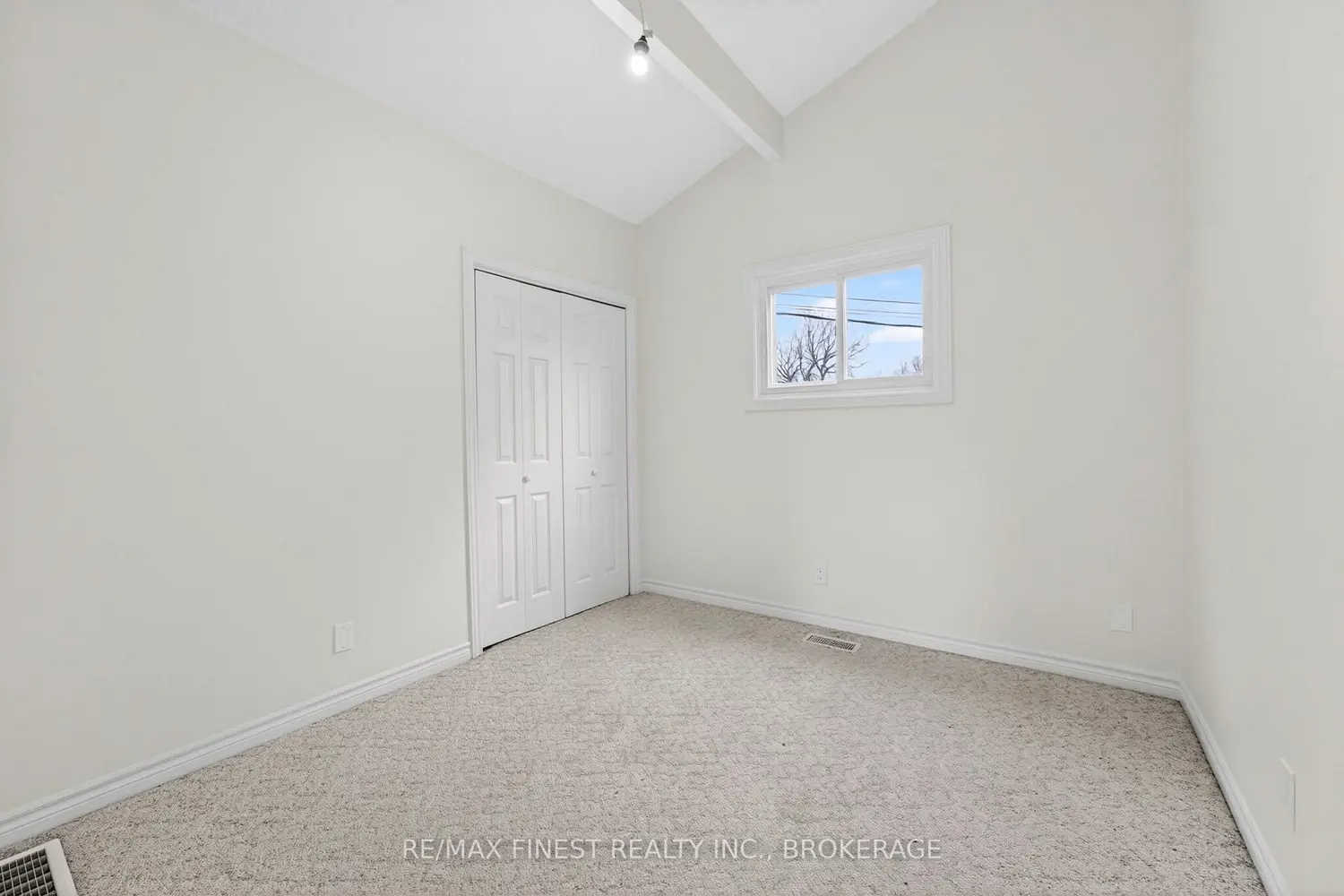8 Sunrise Court photo 5