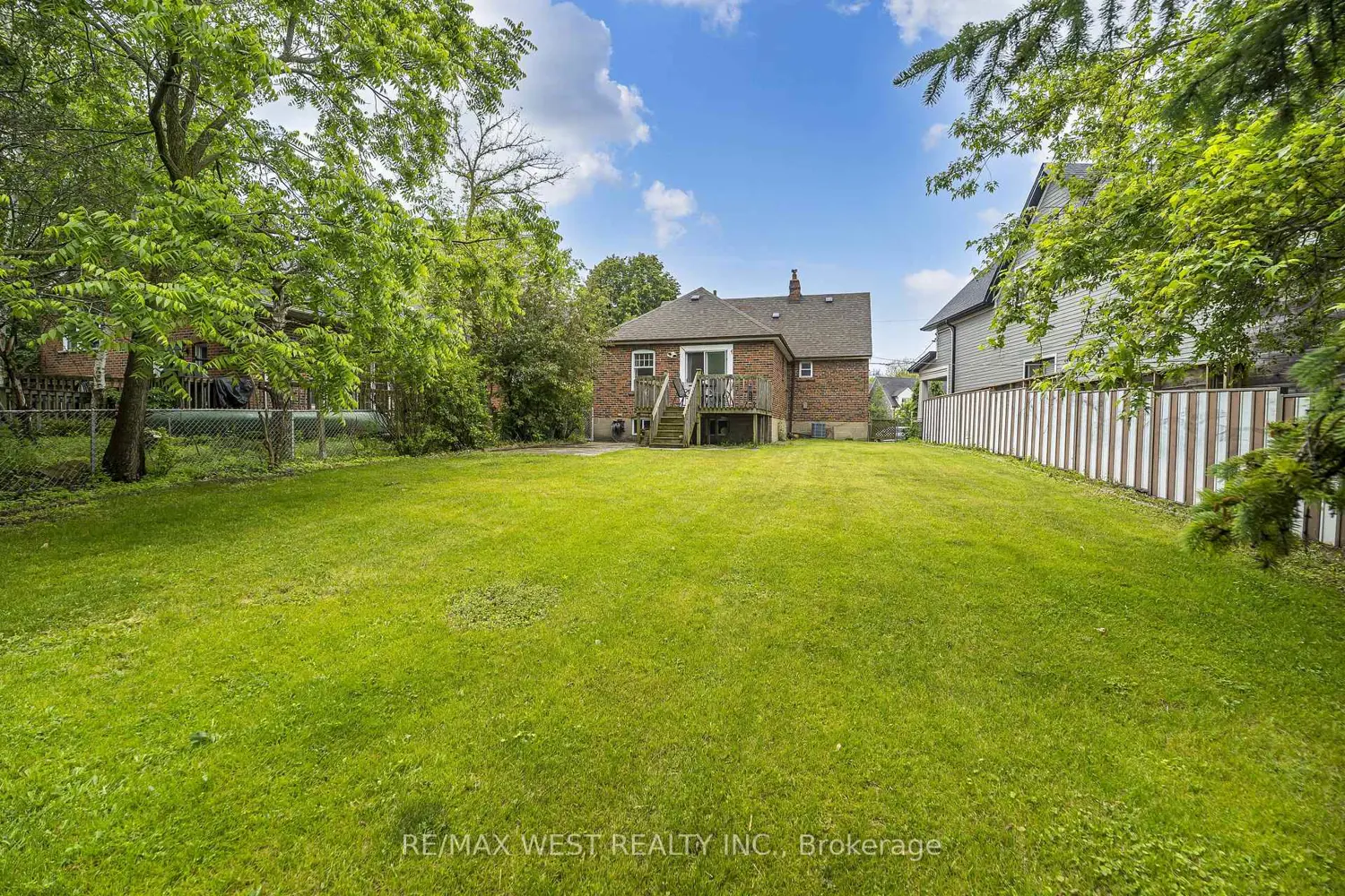 26 Parkland Road photo 5