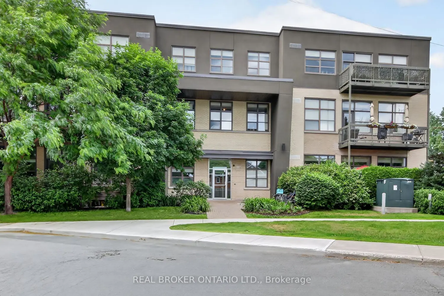 345 St Denis Street 207