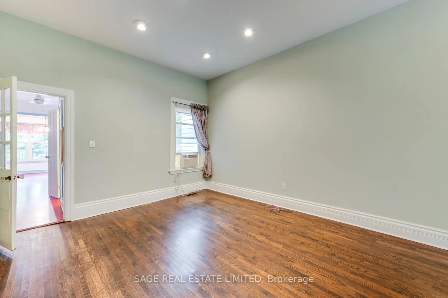25 Helena Avenue photo 3