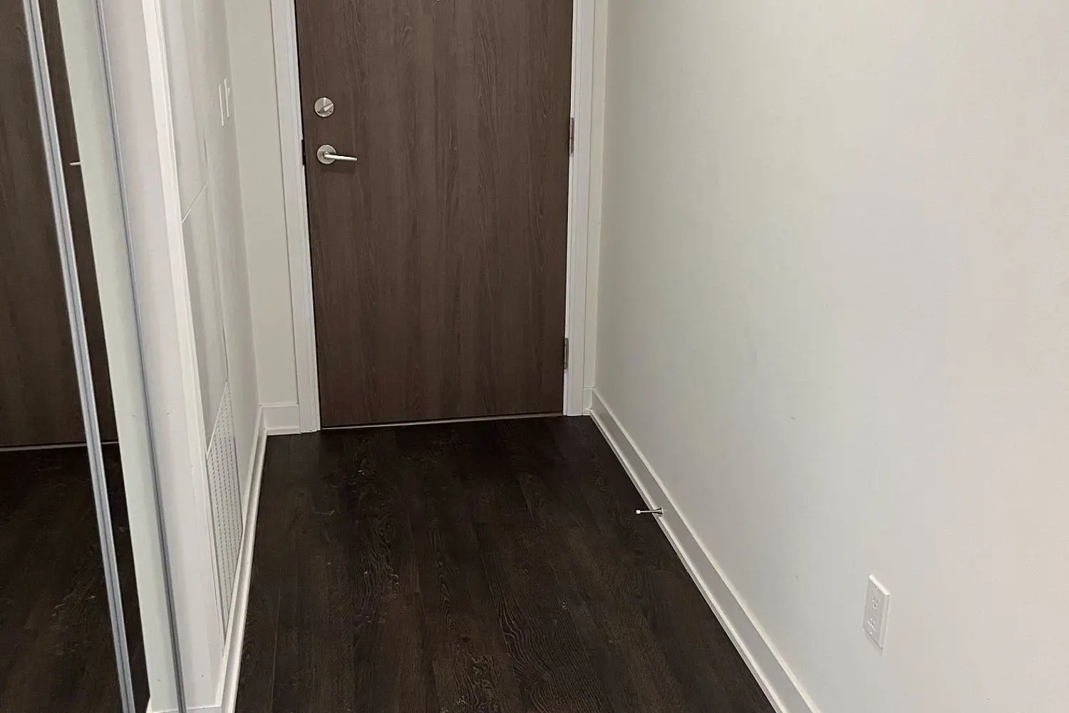 27 Bathurst Street 806W photo 3