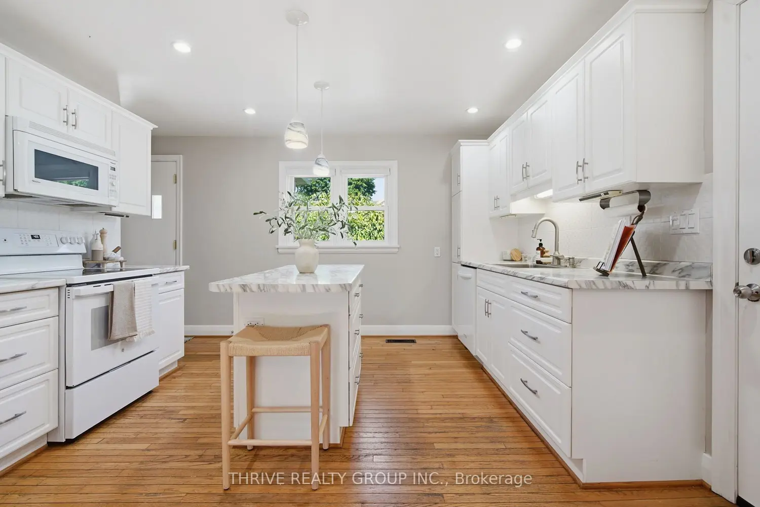 110 Foster Avenue photo 4