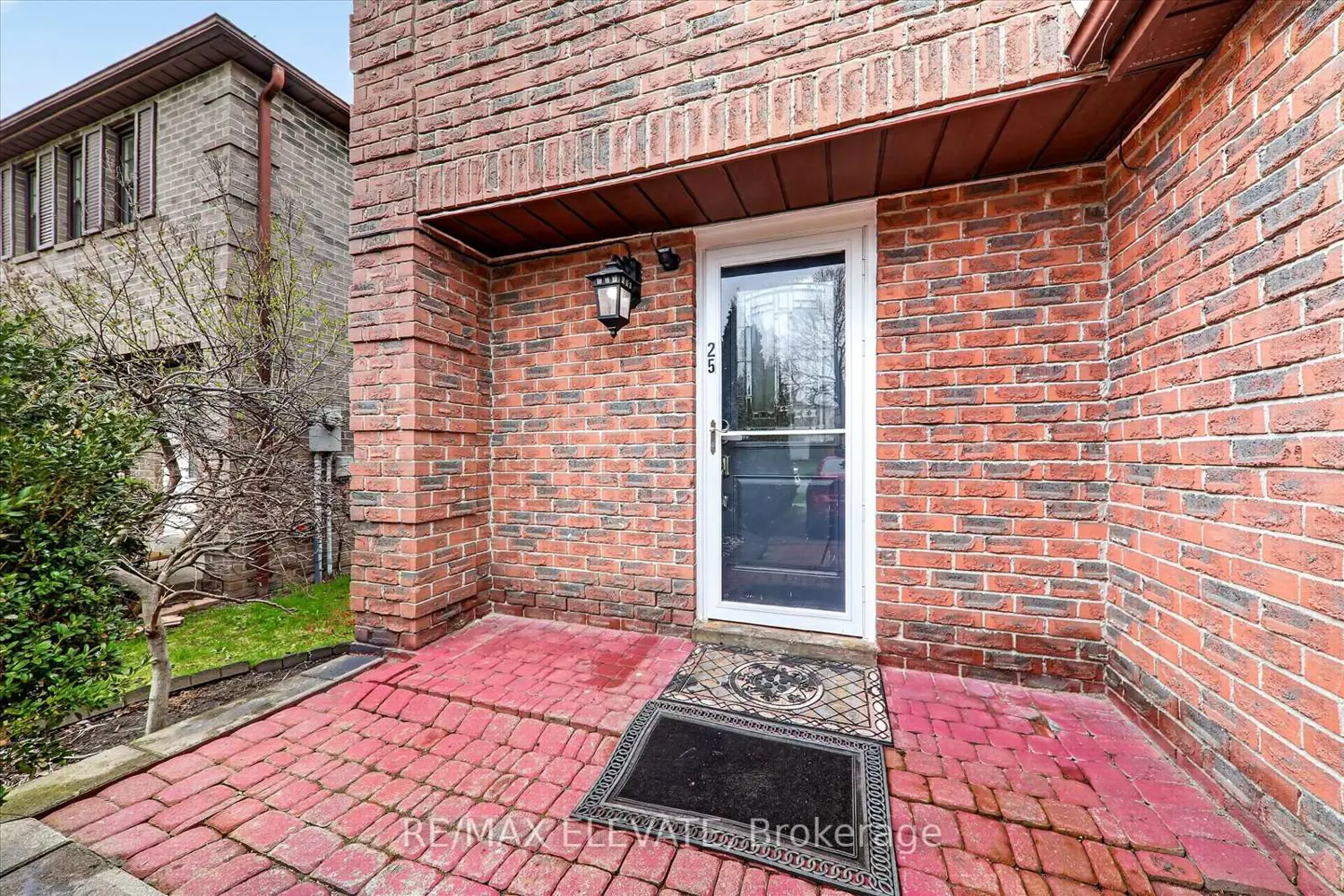 25 Stockbridge Crescent photo 3