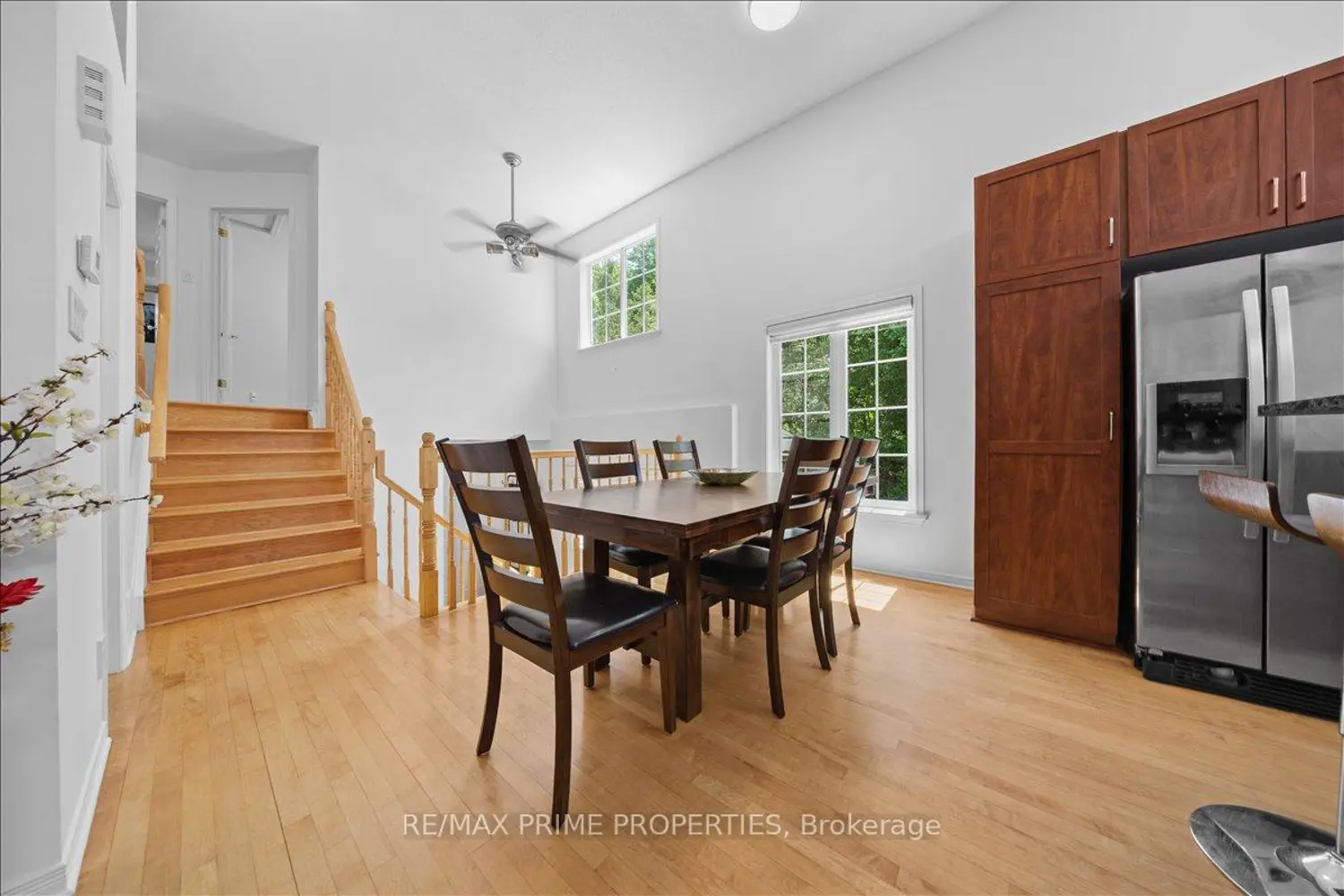 201 Gladeview Private photo 4