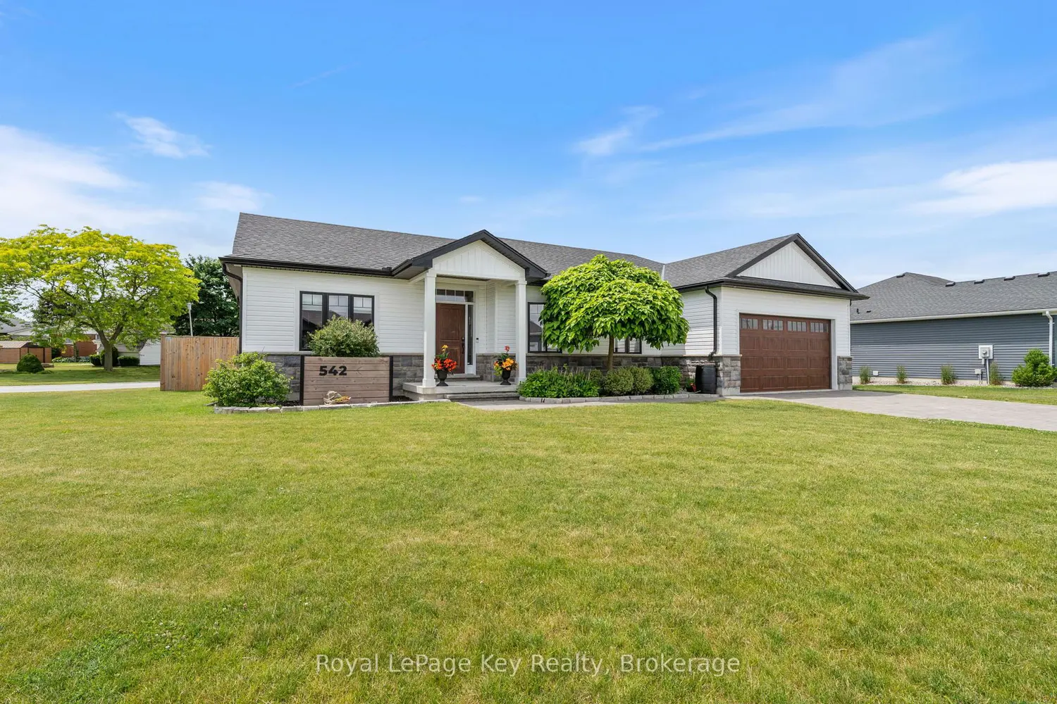 542 Scenic Court photo 2